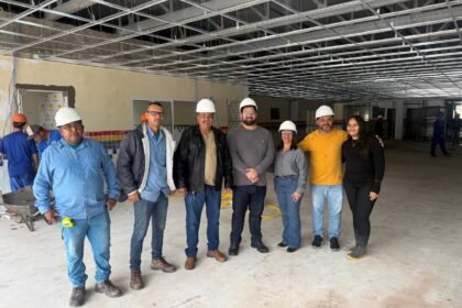 Prefeito Beto do Sargento acompanha fase final das obras da nova creche de Batateira. Prefeito Beto do Sargento acompanha fase final das obras da nova creche de Batateira.