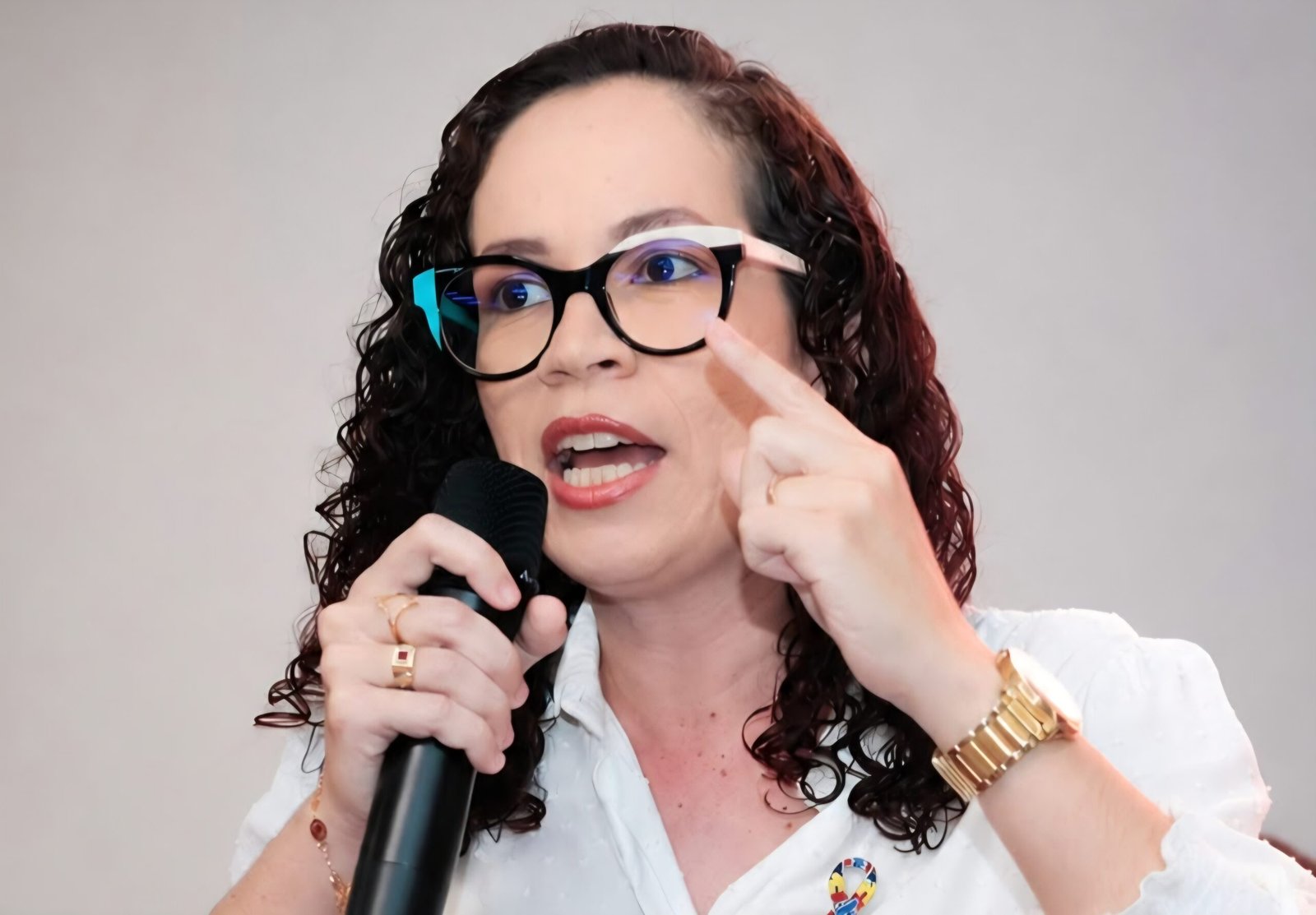 Federação Brasil da Esperança oficializa Andreza Oliveira como grande nome do Agreste rumo à ALEPE.