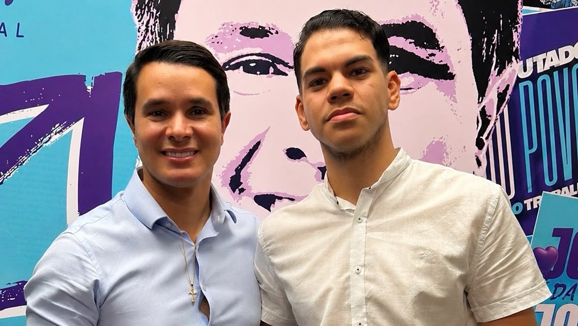 Erick Sheik oficializa apoio a João de Nadegi e amplia base política do deputado em Palmares na Mata Sul. Erick Sheik oficializa apoio a João de Nadegi e amplia base política do deputado em Palmares na Mata Sul.