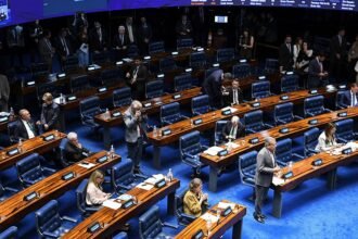 Senado aprova aumento de penas para crimes contra professores e médicos. Senado aprova aumento de penas para crimes contra professores e médicos.