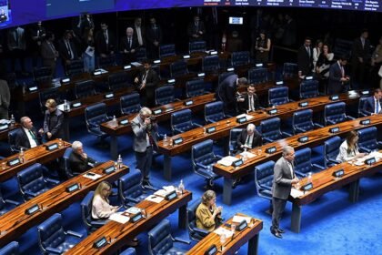 Senado aprova aumento de penas para crimes contra professores e médicos. Senado aprova aumento de penas para crimes contra professores e médicos.