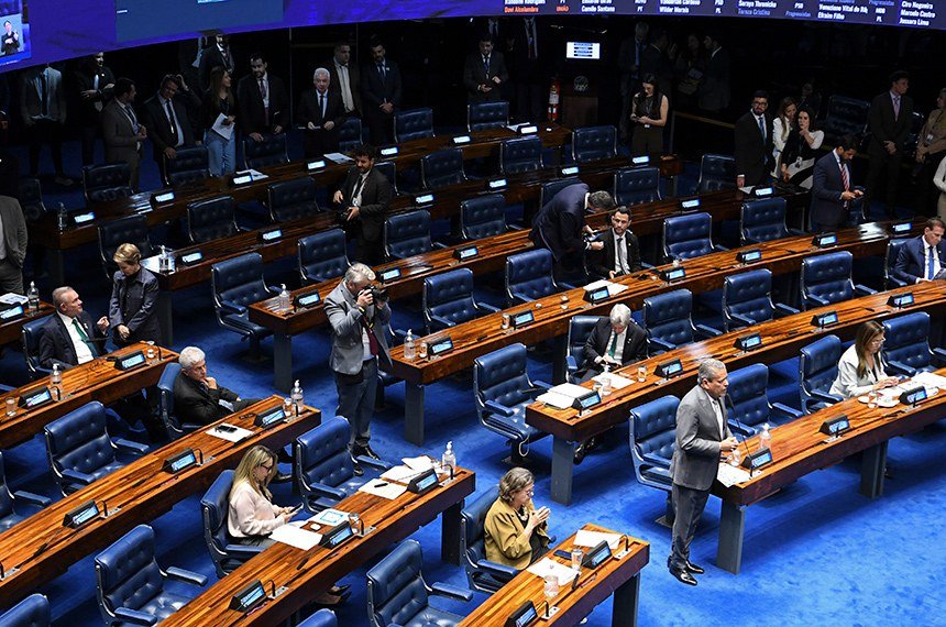Senado aprova aumento de penas para crimes contra professores e médicos. Senado aprova aumento de penas para crimes contra professores e médicos.