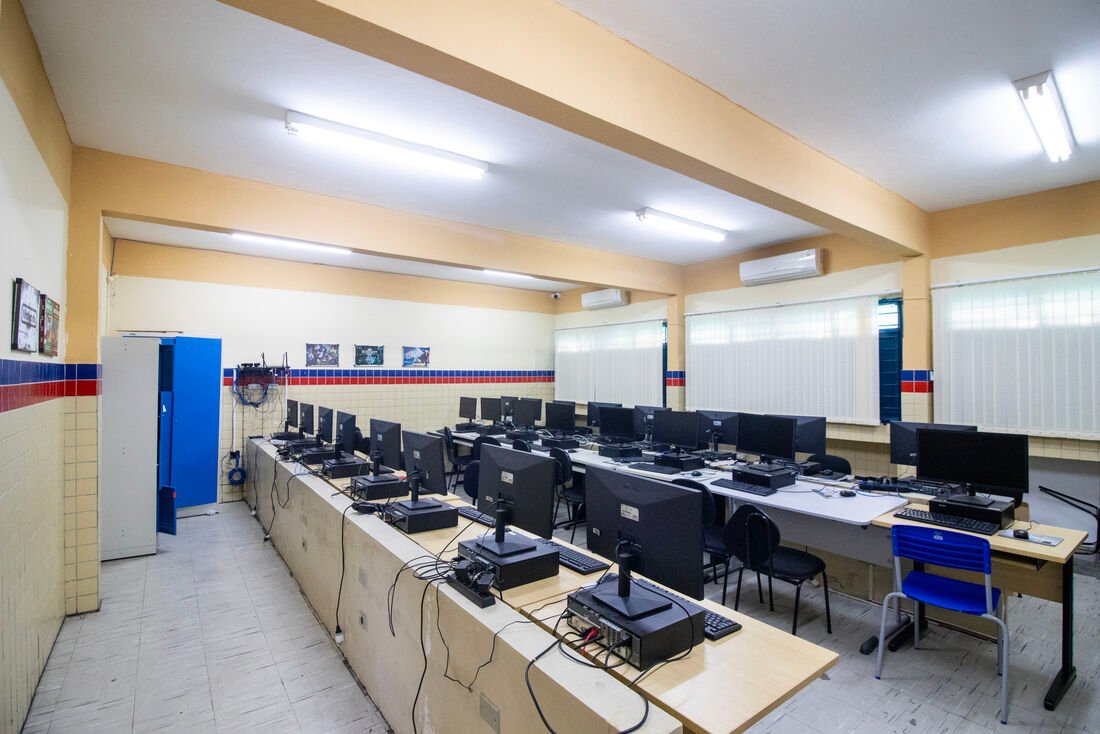 Pernambuco abre processo seletivo com quase 9 mil vagas em cursos técnicos a distância. Pernambuco abre processo seletivo com quase 9 mil vagas em cursos técnicos a distância.