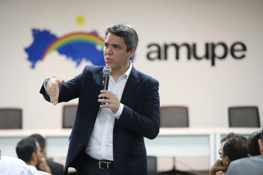 Amupe debate impactos de decisões nacionais e cria comissão para orientar municípios. Amupe debate impactos de decisões nacionais e cria comissão para orientar municípios.