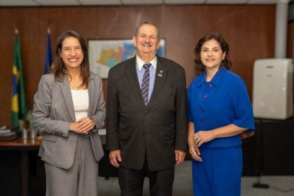 Governadora Raquel Lyra faz visita institucional ao presidente do TRE-PE. Governadora Raquel Lyra faz visita institucional ao presidente do TRE-PE.
