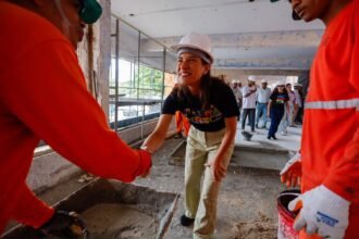 No Recife, Raquel vistoria obra que transforma prédio abandonado da antiga Vice-Governadoria em creche e reestruturação de Batalhão da Polícia Militar.