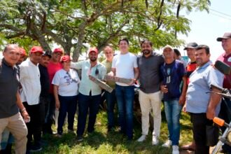 Rogério Borges participa de reunião que regularizou 120 famílias de agricultores e reforça compromisso com a agricultura familiar em Pombos.