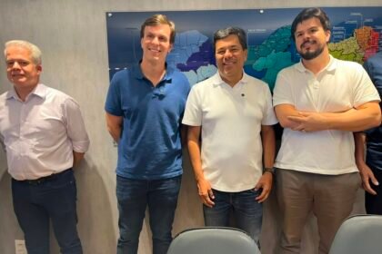 Miguel Coelho anuncia apoio a Mendonça Filho ao Senado e reitera adesão a Raquel Lyra. Miguel Coelho anuncia apoio a Mendonça Filho ao Senado e reitera adesão a Raquel Lyra.