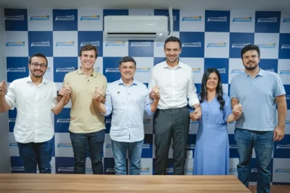 Miguel Coelho indica suplentes e fecha apoio a Eduardo da Fonte ao Senado.