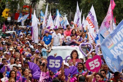 Em caminhada que lotou Garanhuns neste sábado, Raquel destaca onda de amor e potência de Pernambuco.