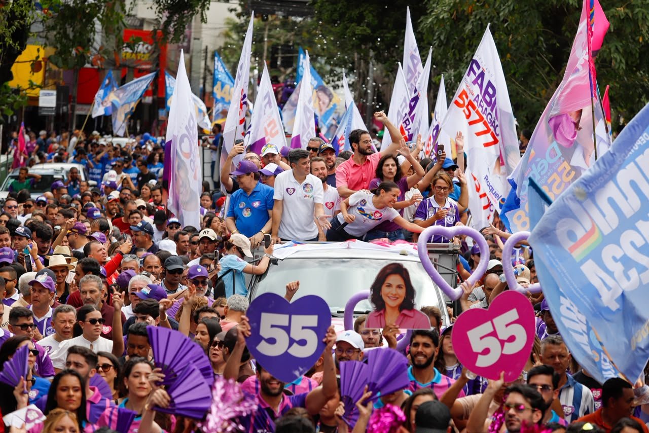 Em caminhada que lotou Garanhuns neste sábado, Raquel destaca onda de amor e potência de Pernambuco. Em caminhada que lotou Garanhuns neste sábado, Raquel destaca onda de amor e potência de Pernambuco.