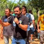 De porta em porta, Rogério Borges junto com Daniel da Igreja e Deda da Casa de farinha leva a voz da esperança de dias melhores ao povo Pombos. De porta em porta, Rogério Borges junto com Daniel da Igreja e Deda da Casa de farinha leva a voz da esperança de dias melhores ao povo Pombos.