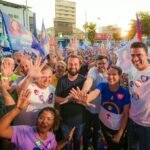 Raquel faz caminhada histórica e reúne uma multidão pelas ruas de Caruaru.
