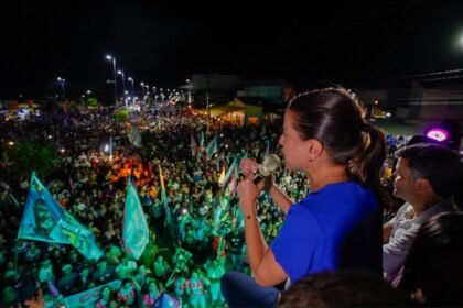 Raquel garante que vai requalificar PE-545 durante grande caminhada em Ouricuri.