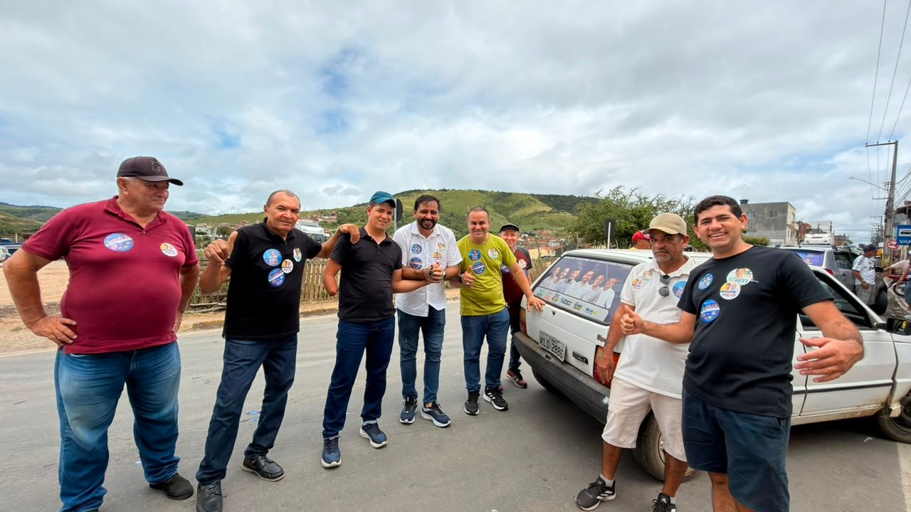 Rogério Borges reúne apoiadores em adesivaço e demonstra força política em Pombos.