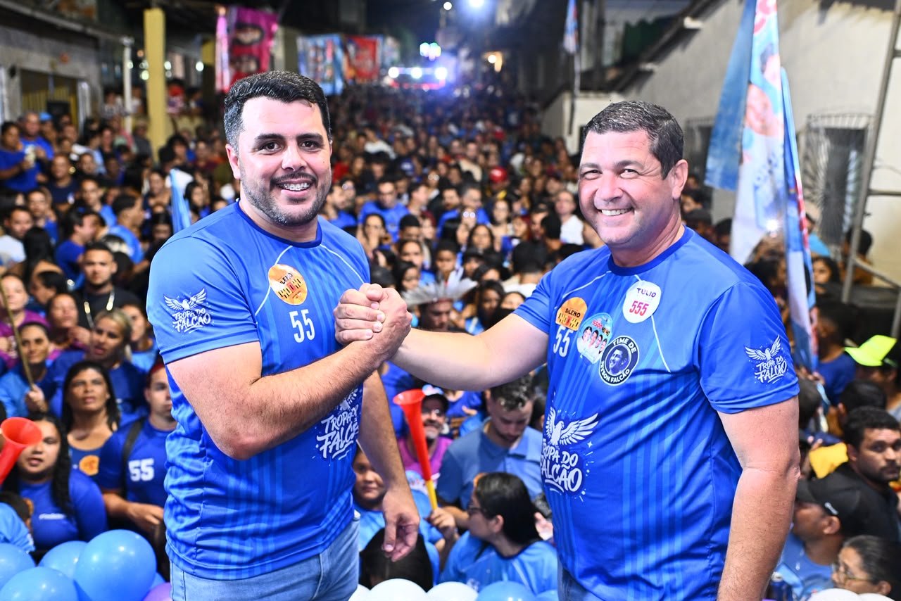 Prefeito Jeyson Falcão mostra força política em grande ato no bairro Alto da Barra 1 em Primavera. Prefeito Jeyson Falcão mostra força política em grande ato no bairro Alto da Barra 1 em Primavera.