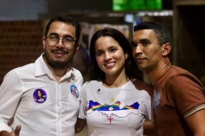 Ao lado de Letícia Borba, Júnior Barão e Rafael do Mercadinho percorrem o Eldorado em agenda de visitas em Ribeirão. Ao lado de Letícia Borba, Júnior Barão e Rafael do Mercadinho percorrem o Eldorado em agenda de visitas em Ribeirão.