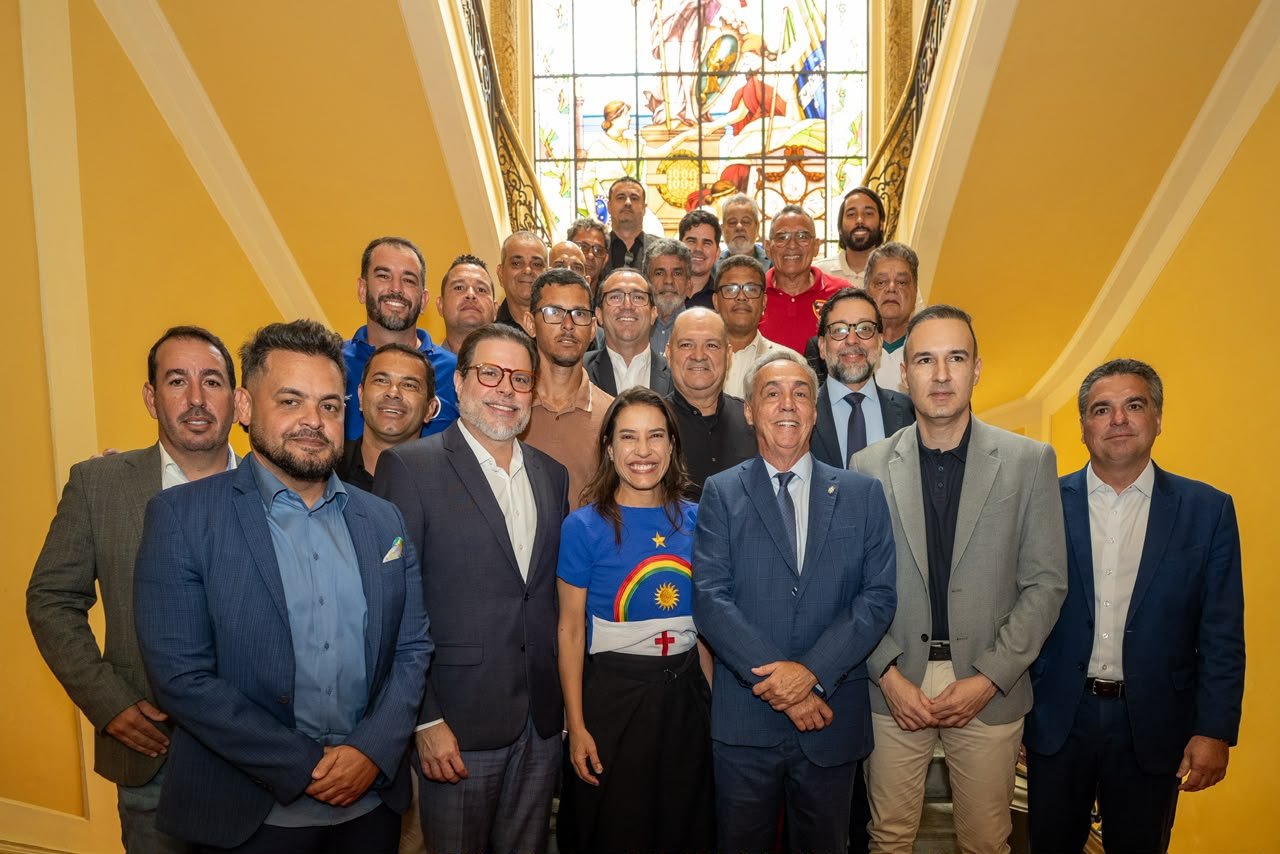 “O futebol pernambucano é maior que as bets”, afirma Raquel ao anunciar apoio aos clubes. “O futebol pernambucano é maior que as bets”, afirma Raquel ao anunciar apoio aos clubes.