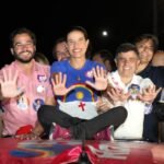 Em grande carreata em Afogados da Ingazeira e caminhada em Tabira, Raquel destaca que “a filha do interior trouxe o governo para o Sertão”. Em grande carreata em Afogados da Ingazeira e caminhada em Tabira, Raquel destaca que “a filha do interior trouxe o governo para o Sertão”.