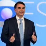 Flávio Bolsonaro promete concluir obra da Transnordestina durante debate presidencial.