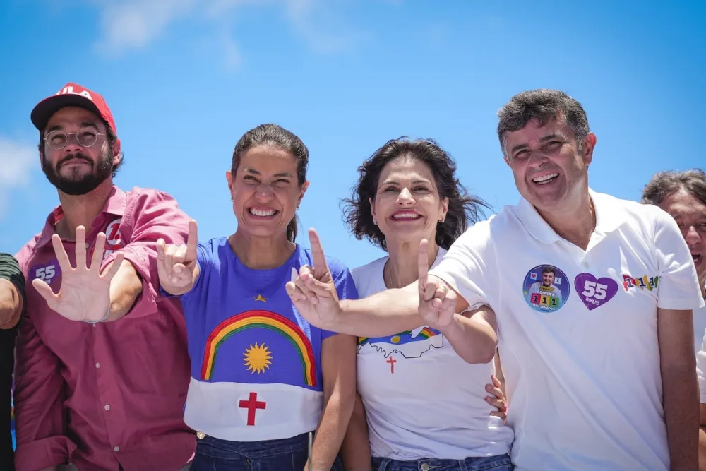 Raquel Lyra encerra campanha com carreata histórica em Caruaru rumo à vitória no primeiro turno. Raquel Lyra encerra campanha com carreata histórica em Caruaru rumo à vitória no primeiro turno.