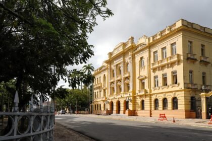 Governo do Pernambuco transfere ponto facultativo do Dia do Servidor Público Estadual.
