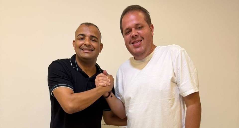 Ex-vereador Nicholas Alves declara apoio a Luciano Júnior para prefeito dos palmares em 2028. Ex-vereador Nicholas Alves declara apoio a Luciano Júnior para prefeito dos palmares em 2028.