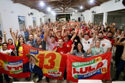 Prefeito Beto do Sargento reúne lideranças, vereadores e amigos em apoio ao presidente Lula em Belém de Maria. Prefeito Beto do Sargento reúne lideranças, vereadores e amigos em apoio ao presidente Lula em Belém de Maria.