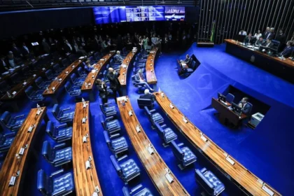Fim da escala 6×1: aprovação no Senado não muda jornada imediatamente.