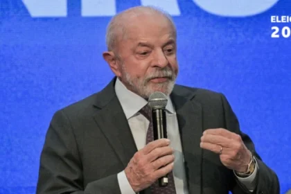 Lula diz que governo vai “acabar com a polícia e deixar território Livre”. Lula diz que governo vai “acabar com a polícia e deixar território Livre”.