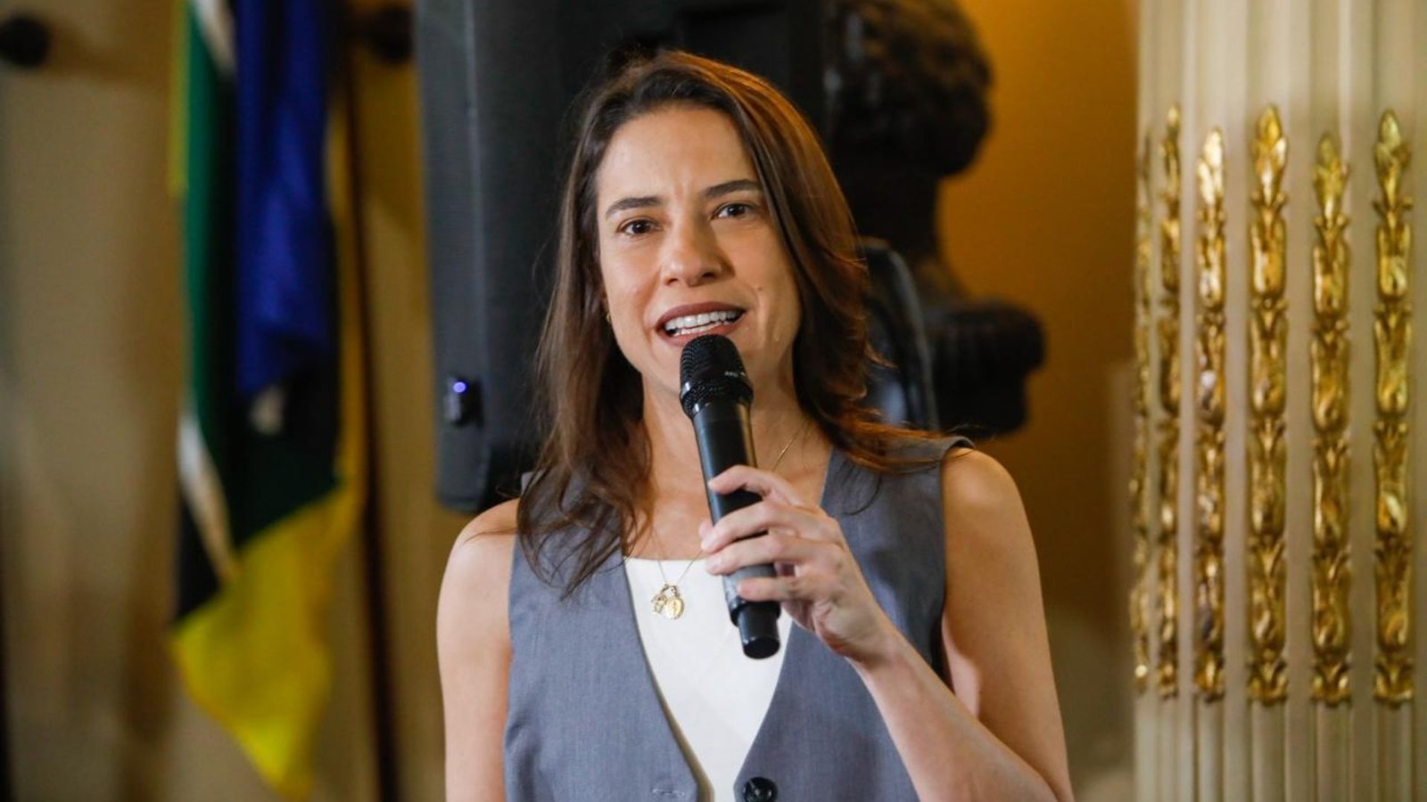 Após votar em Caruaru, Raquel Lyra embarca para a Espanha a trabalho e deixa governo sob comando de Priscila Krause. Após votar em Caruaru, Raquel Lyra embarca para a Espanha a trabalho e deixa governo sob comando de Priscila Krause.